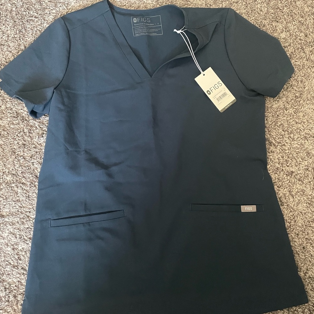 NWT FIGS casma scrub top